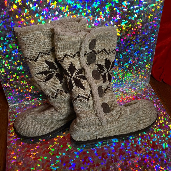 🤎Muk Luks brown button fold over brown boots🤎 - Picture 3 of 13